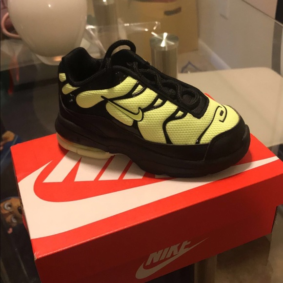 red and black air max plus toddler